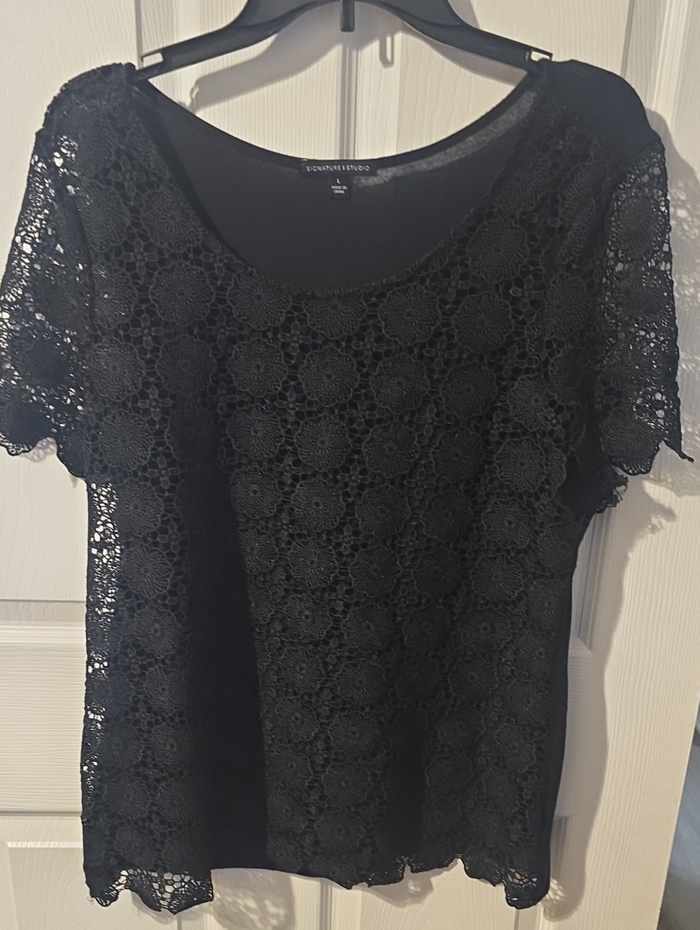Signature Studio Black Crochet Lace Short Sleeve Blouse